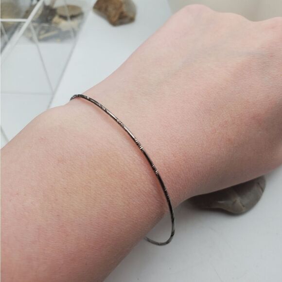 Simplistic bracelet slider thin delicate jewelry - Picture 1 of 2